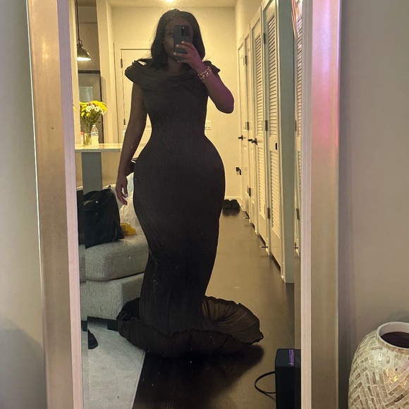 Structured Dress - Picture 3 of 5